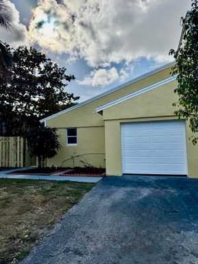 4994 6th, Delray Beach, FL 33445