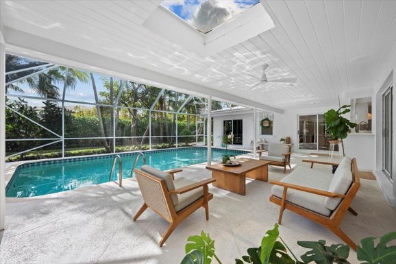 232 Cove, Jupiter Inlet Colony, FL 33469