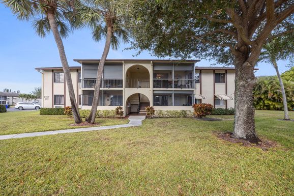 5817 La Pinata, Greenacres, FL 33463