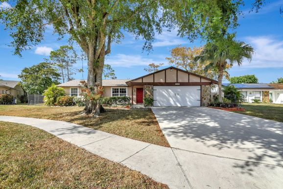 113 Cambridge, Royal Palm Beach, FL 33411