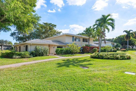 4 Westgate, Boynton Beach, FL 33436