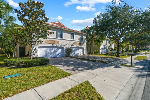 4504 Thornwood Circle, Palm Beach Gardens, FL 33418