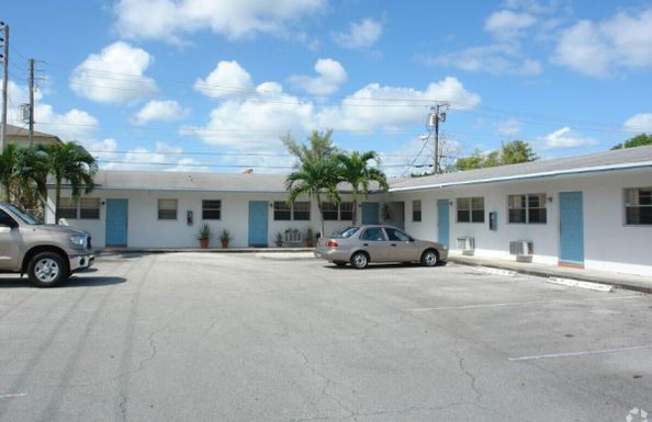 1525 N, Lake Worth, FL 33460