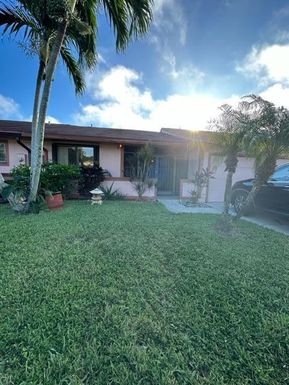 118 Mayfair, Boynton Beach, FL 33426