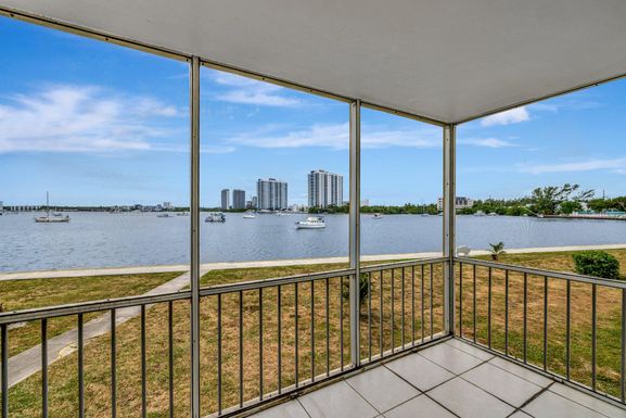 2920 Point East, Aventura, FL 33160