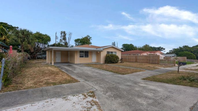 15 8th, Delray Beach, FL 33444