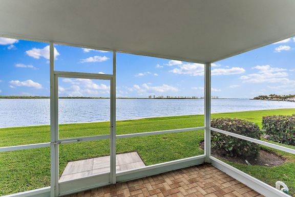 60 Yacht Club, North Palm Beach, FL 33408