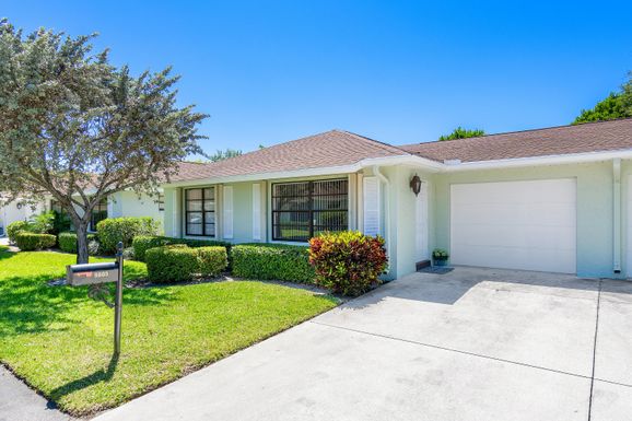 9805 Walnut Tree, Boynton Beach, FL 33436