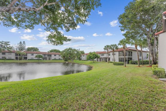 9206 Pecky Cypress, Boca Raton, FL 33428