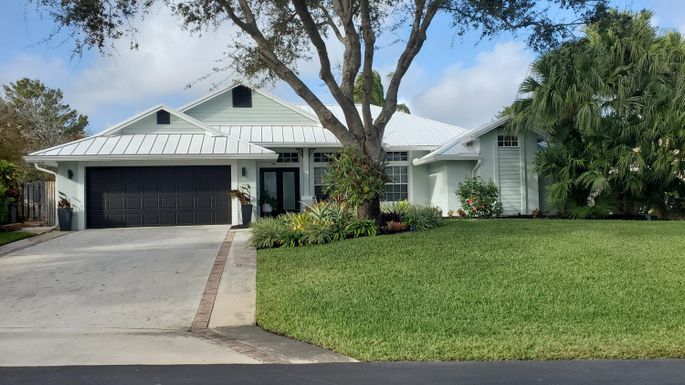 8374 Woodcrest, Hobe Sound, FL 33455