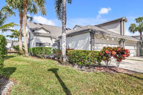 802 Landings, Greenacres, FL 33413