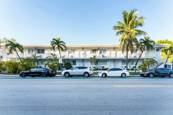 1600 Pennsylvania, Miami Beach, FL 33139