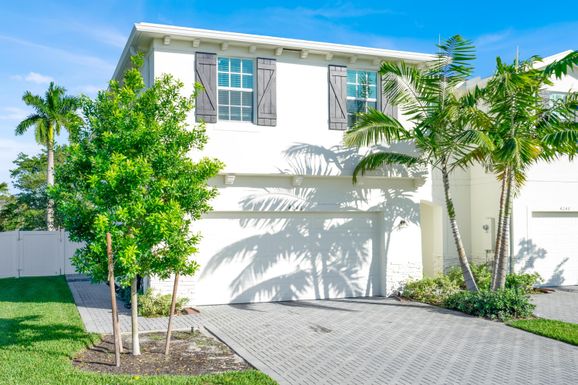 4246 Lagoon Shore, Lake Worth, FL 33467