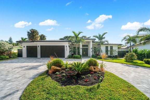 902 Robert, Delray Beach, FL 33483