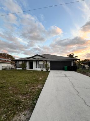 272 Oakridge, Port Saint Lucie, FL 34984