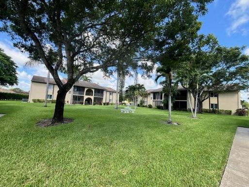 304 Pine Ridge C2, Greenacres, FL 33463