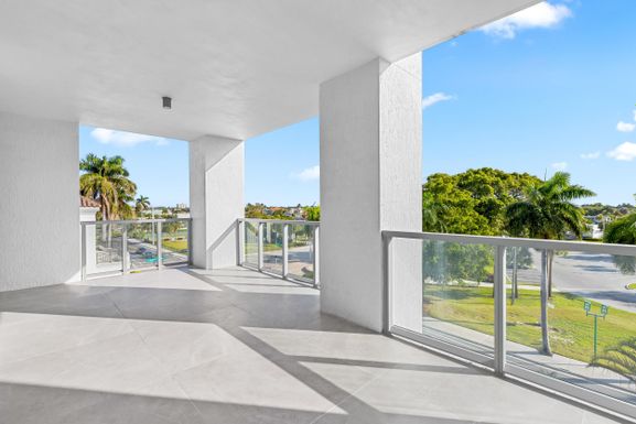 495 Royal Palm, Boca Raton, FL 33432