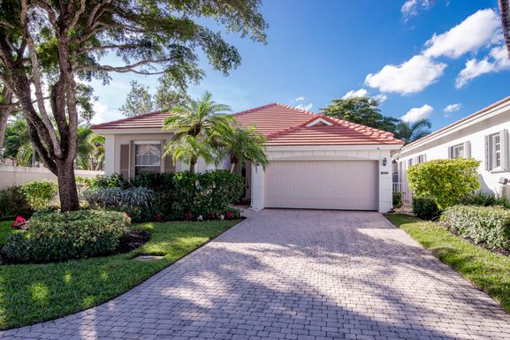 8241 Heritage Club, West Palm Beach, FL 33412