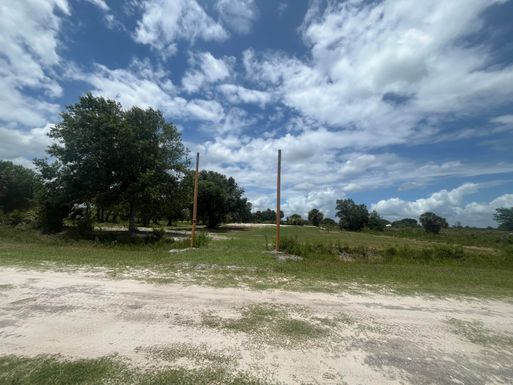 18729 270th, Okeechobee, FL 34972