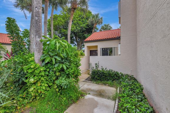 22 Via De Casas Sur, Boynton Beach, FL 33426