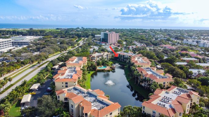 600 Uno Lago 202, Juno Beach, FL 33408