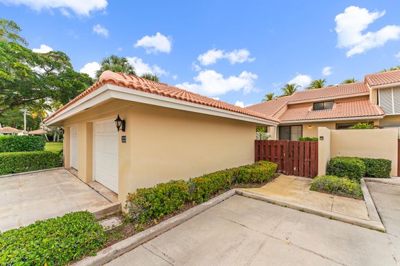 222 Old Meadow, Palm Beach Gardens, FL 33418