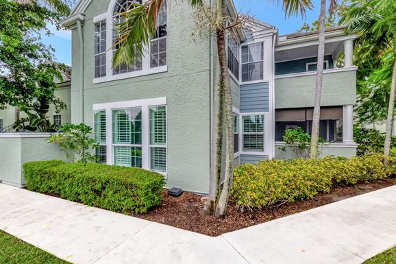 1050 Crystal, Delray Beach, FL 33444