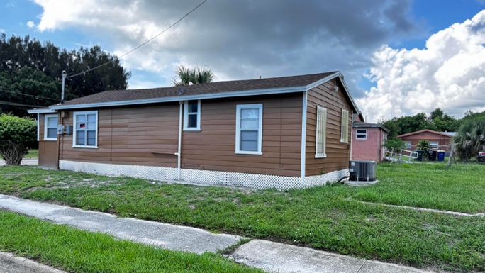 713 19th, Fort Pierce, FL 34950