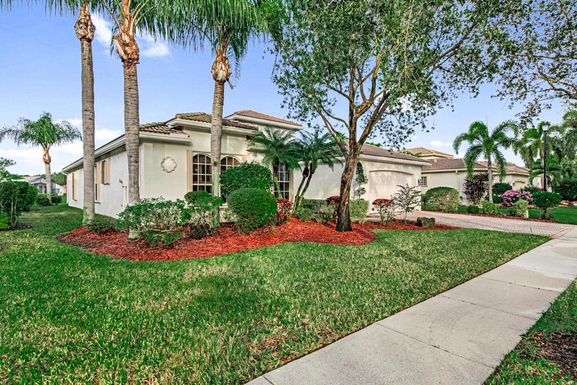 8666 Tierra Lago, Lake Worth, FL 33467