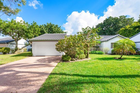 78 Hampshire, Boynton Beach, FL 33436