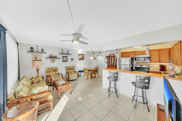 105 Oxford 100, West Palm Beach, FL 33417