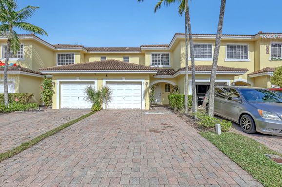 977 Imperial Lake, West Palm Beach, FL 33413