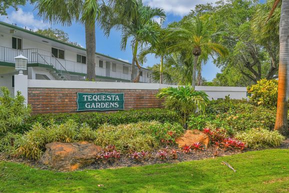 5 Westwood 102d, Tequesta, FL 33469