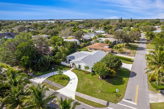 1604 Seabrook, Tequesta, FL 33469