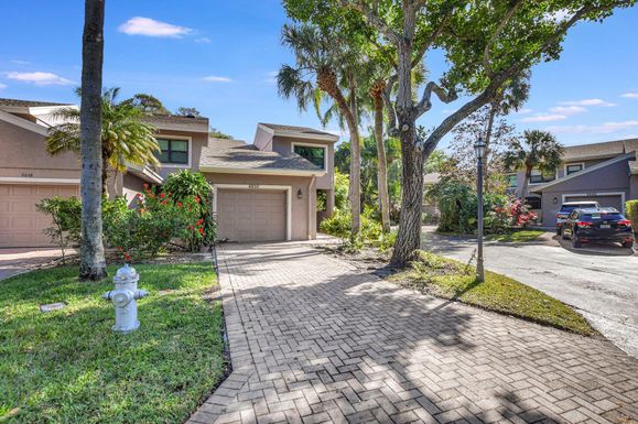 6650 Thornhill, Boca Raton, FL 33433