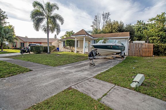 1337 Elmbank, West Palm Beach, FL 33411