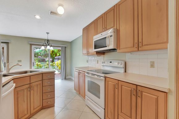 5648 Santiago, Boca Raton, FL 33433