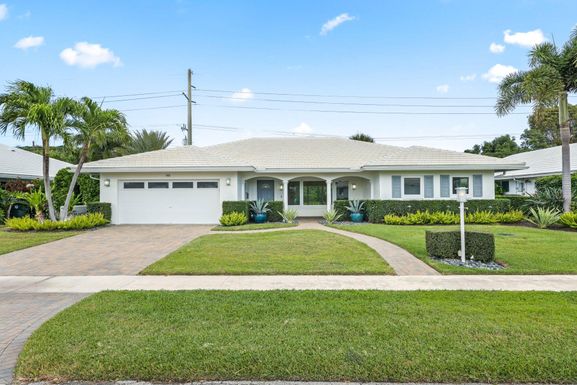 745 Apple Tree, Boca Raton, FL 33486