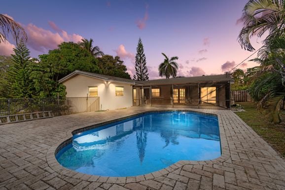 598 6th, Boca Raton, FL 33432