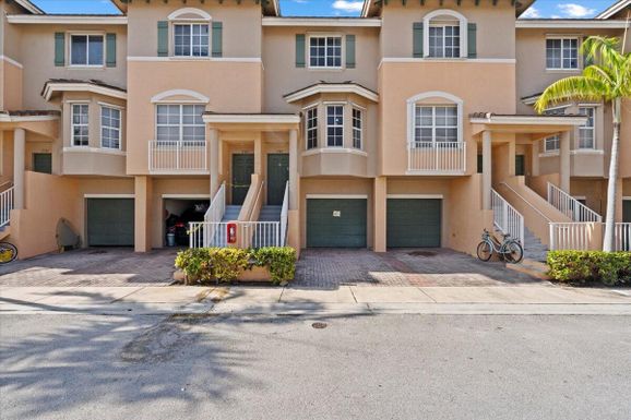 1747 6th, Boynton Beach, FL 33435