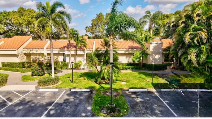 7495 La Paz, Boca Raton, FL 33433