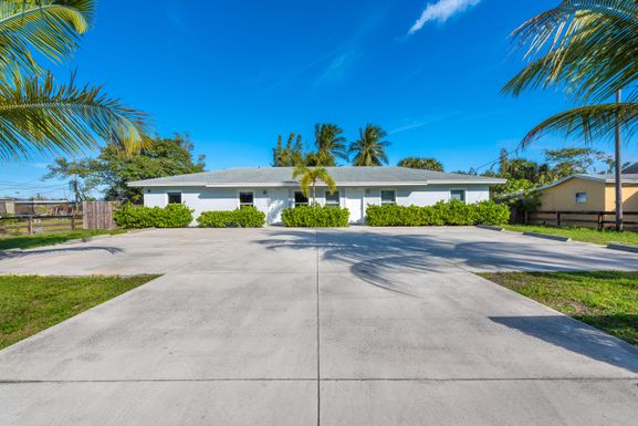 2449 Saranac, West Palm Beach, FL 33409