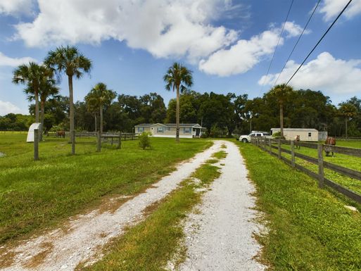 945 Ellerbee, Okeechobee, FL 34972