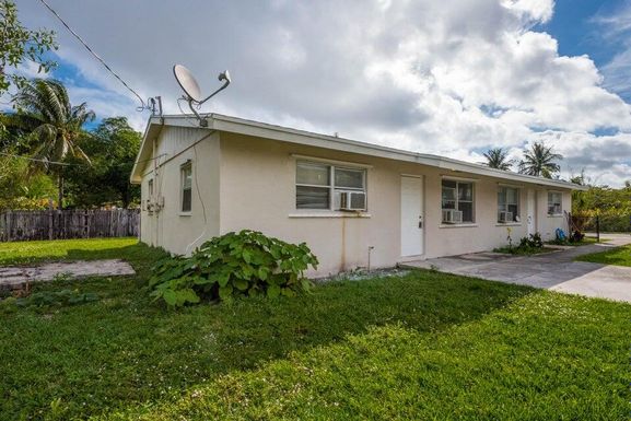 2447 Saginaw, West Palm Beach, FL 33409