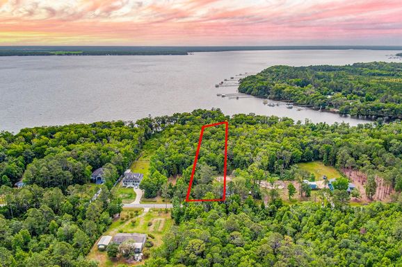 132 Pioneer, Palatka, FL 32177