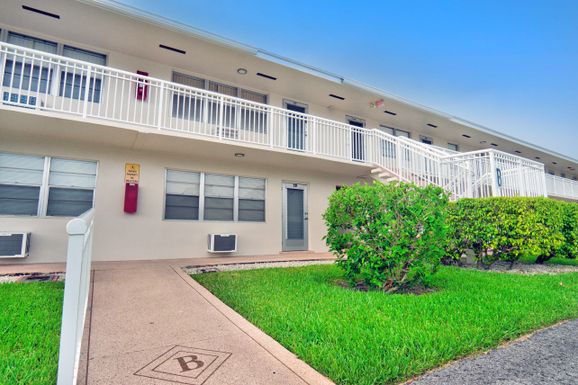 19 Hastings B, West Palm Beach, FL 33417