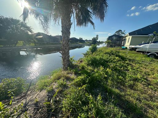 930 8th, Cape Coral, FL 33991