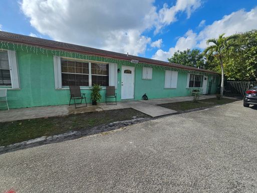 3890 Park, Palm Springs, FL 33406