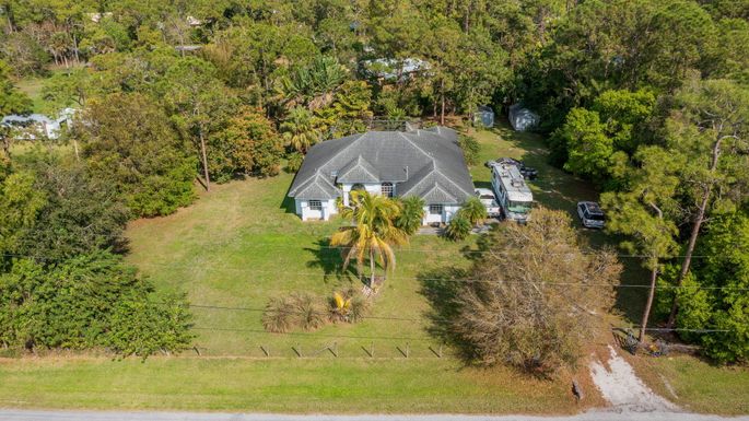 16085 Secretariat, Loxahatchee, FL 33470