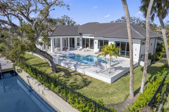 524 Bay, Vero Beach, FL 32963